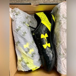 Men’s Under Armour in door soccer/sports shoes/cleats
